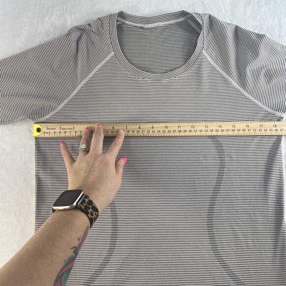 Lululemon Size 10 Run Swiftly Tech Long Sleeve Crew Tempo Stripe Black White - Picture 13 of 15